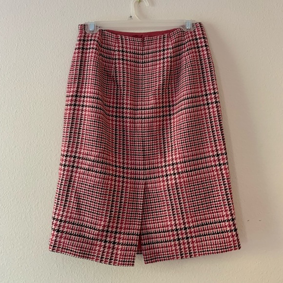 Beautiful wool, pink skirt - Picture 2 of 2